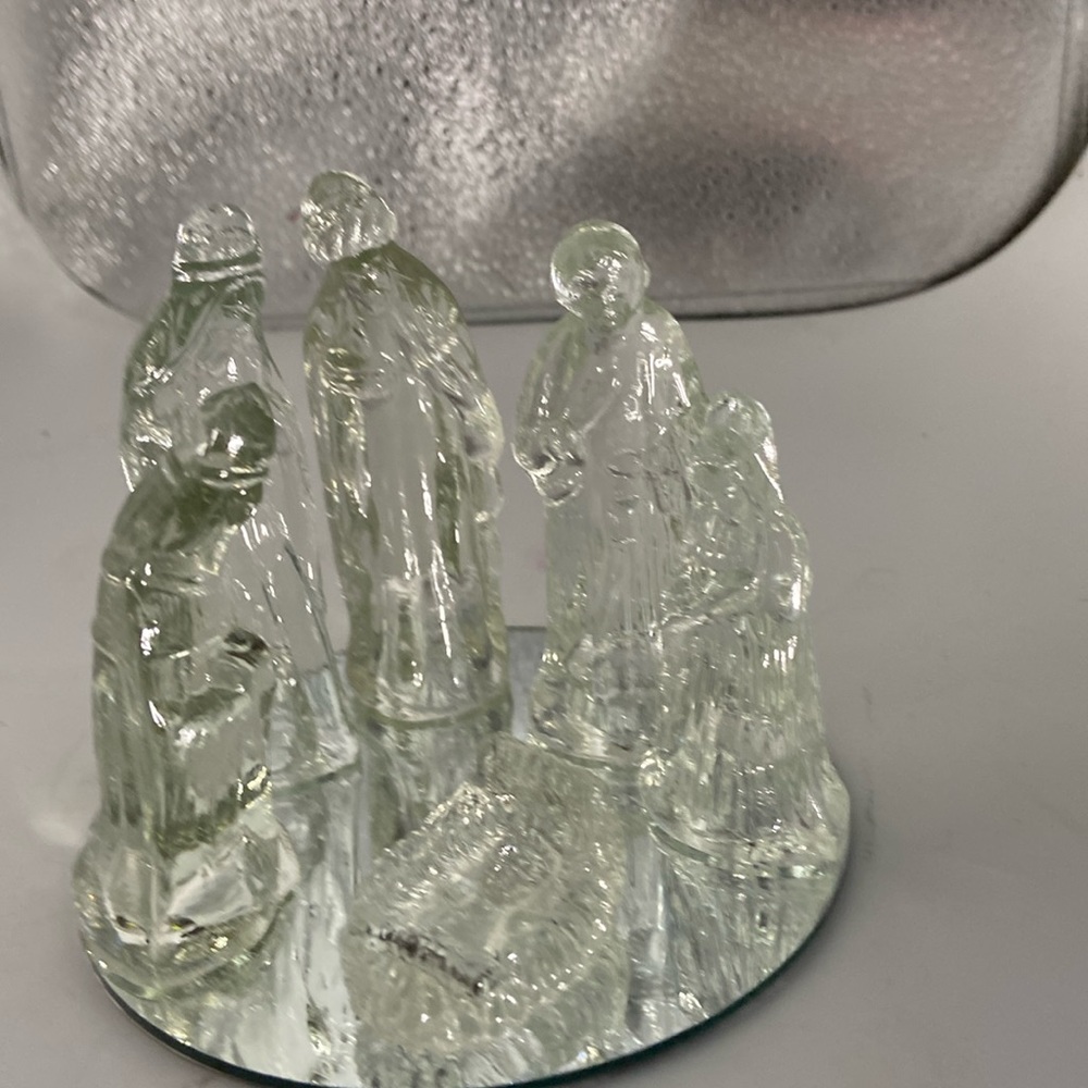 Glass 7 piece Nativity Set with a 5.25” round mirror. New in box